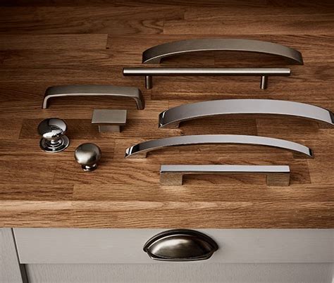 howdens kitchen cabinet door handles